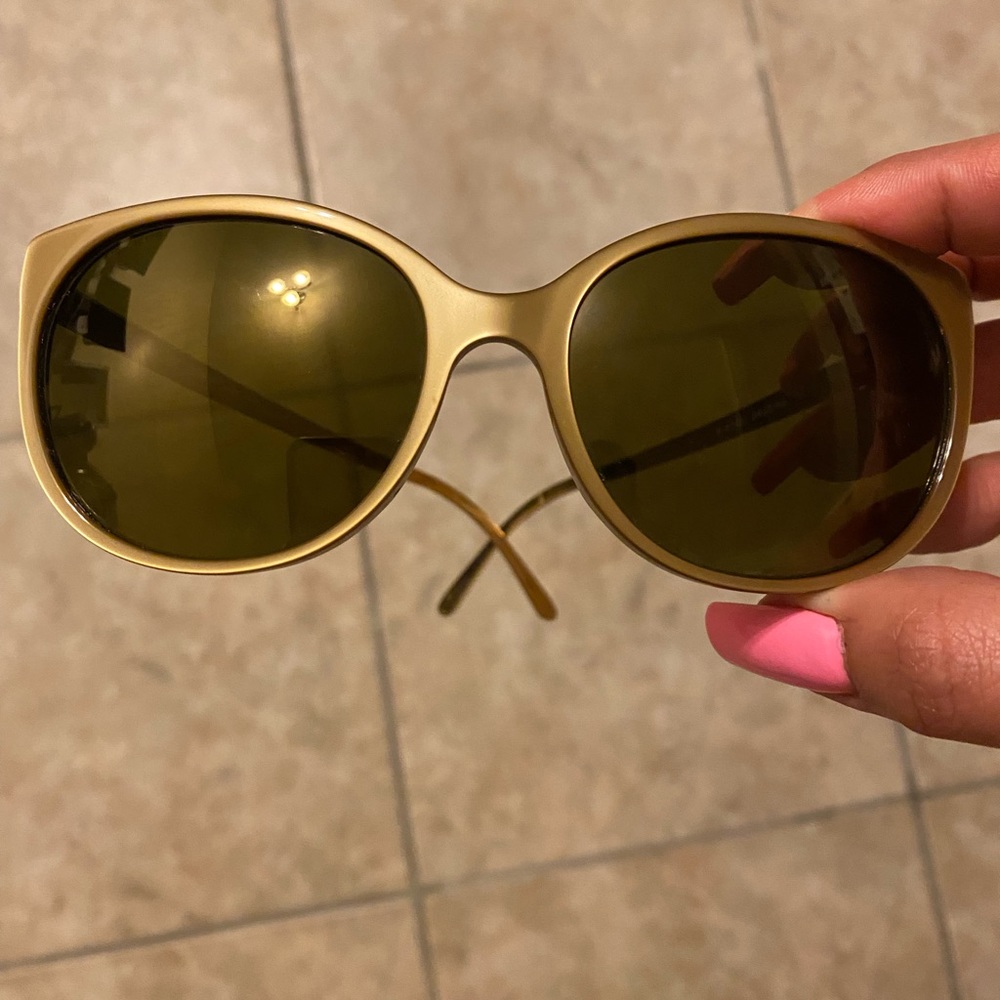 Burberry gold sunnies!